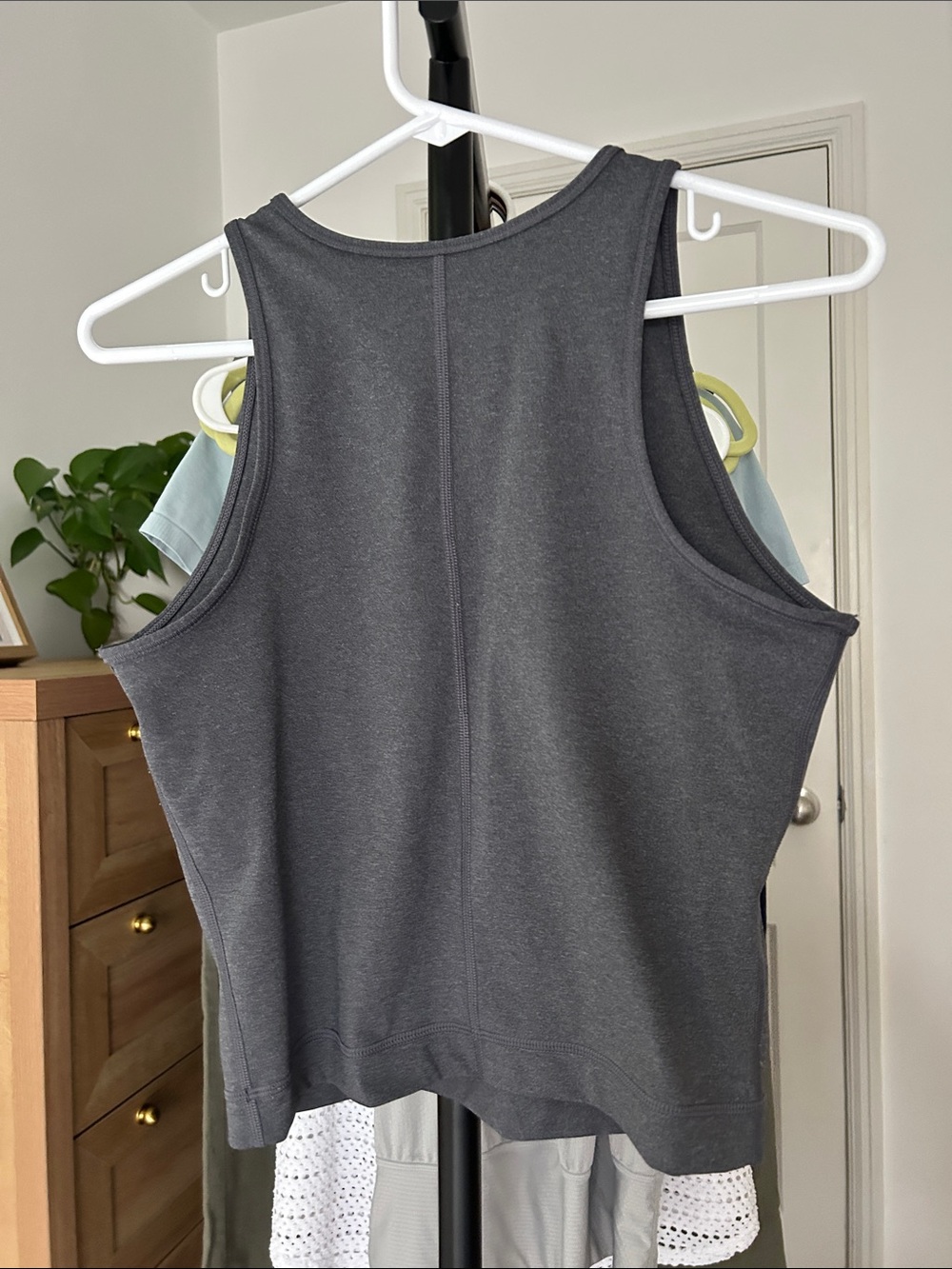 Everlane Perform Tank. Size medium. PTP 16”. Built in shelf bra. Like new. - Picture 2 of 4